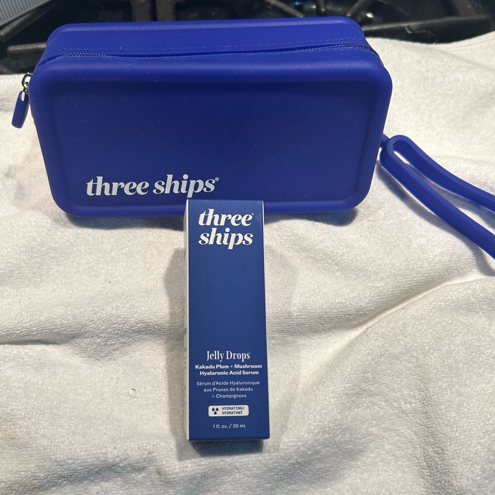 NIB THREE SHIPS JELLY DROPS HYALURONIC ACID SERUM with silicon make up bag